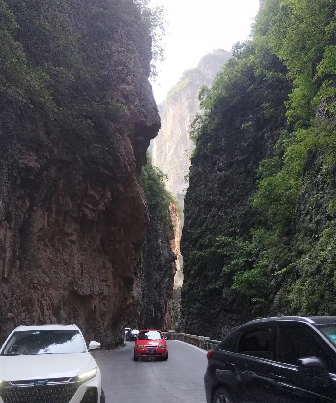 虹梯关挂壁公路